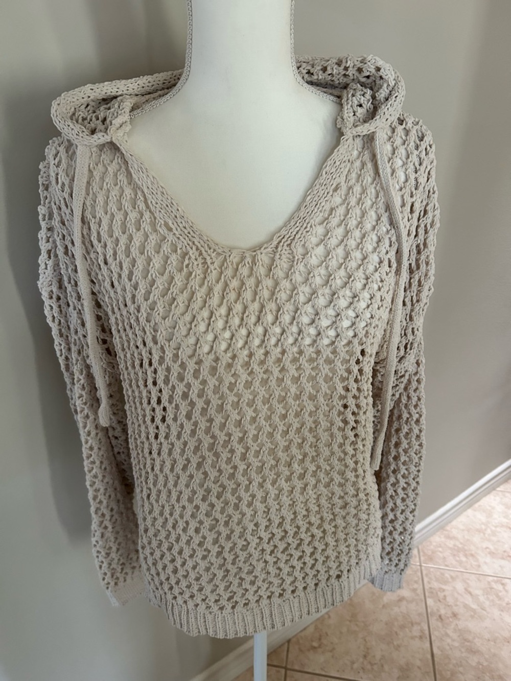 Nicole Miller Woven Hooded Beach Sweater - Picture 4 of 9